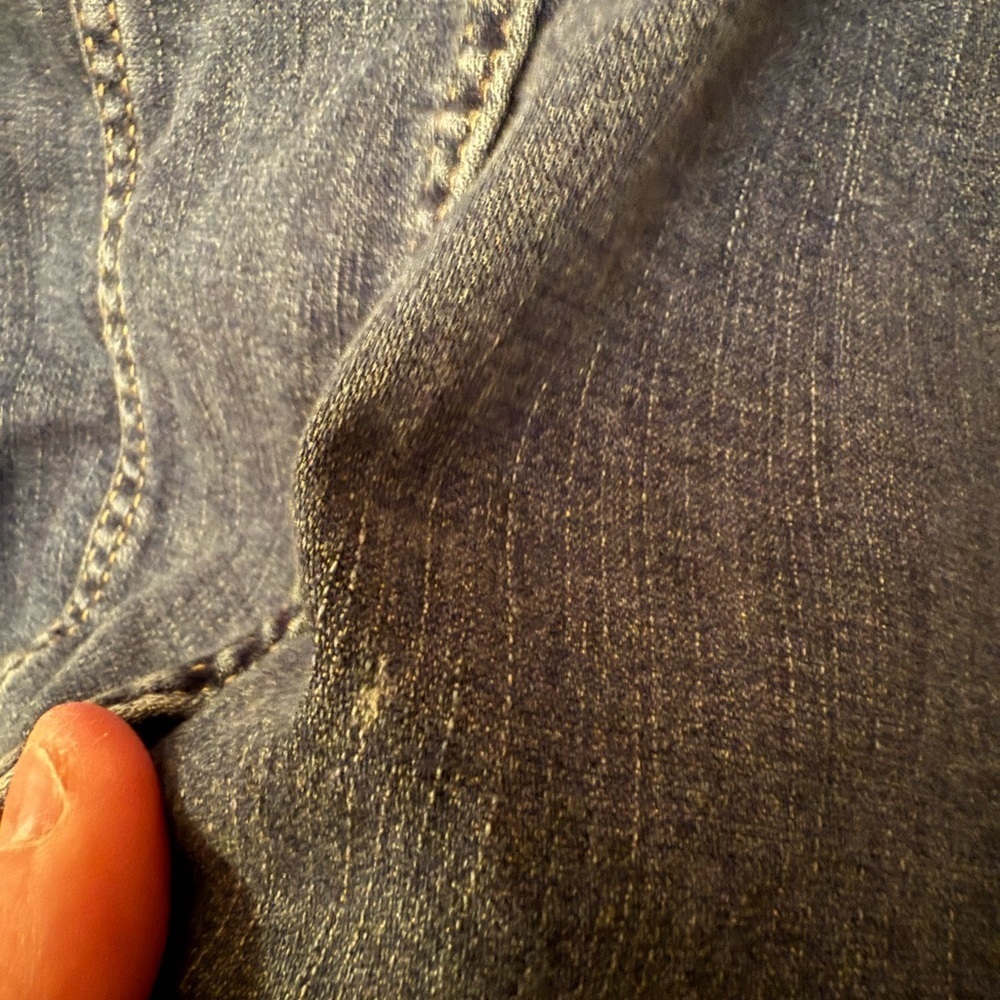 Lee Women's Classic Blue Jean Jacket - Picture 7 of 7